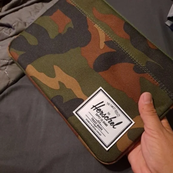HERSCHEL IPAD Sleeve, BRAND NEW - Picture 3 of 4